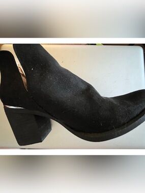 3/$12 - Steve Madden black suede ankle boot size 9